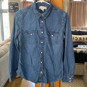 Lightweight denim snap front shirt.